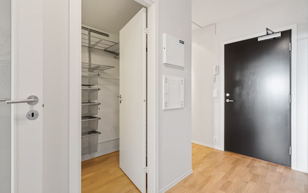 Optimiser rangement petit appartement: astuces pratiques