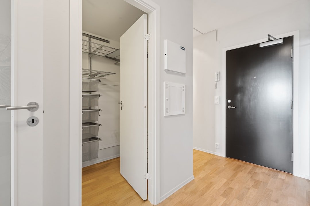 Optimiser rangement petit appartement: astuces pratiques