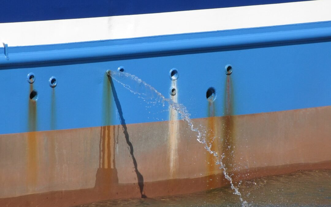 Fuite d’eau plafond voisin absent: que faire?