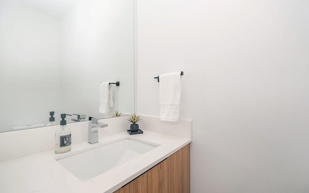 Comment nettoyer les joints de carrelage moisis dans la salle de bain